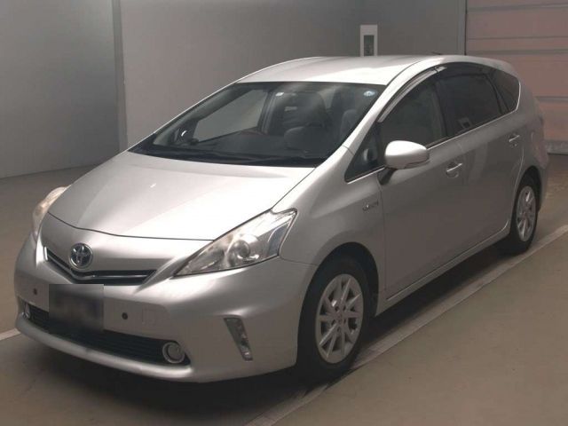 50112 Toyota Prius alpha ZVW41W 2012 г. (TAA Kantou)